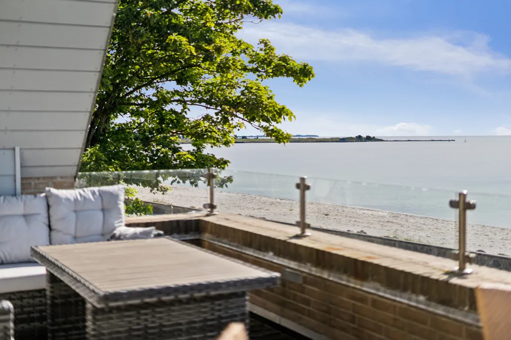 Terrass - Modern Villa with Water View in Faxe