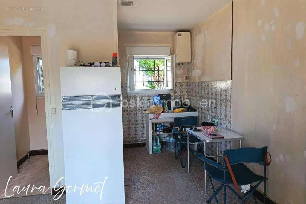 Cuisine - Maisonnette à Rénover avec Terrain à Anjouin