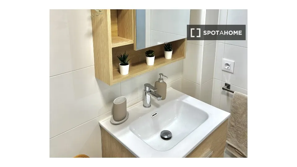 Vannitoad - Shared Room with Kitchen in El Grau, Valencia