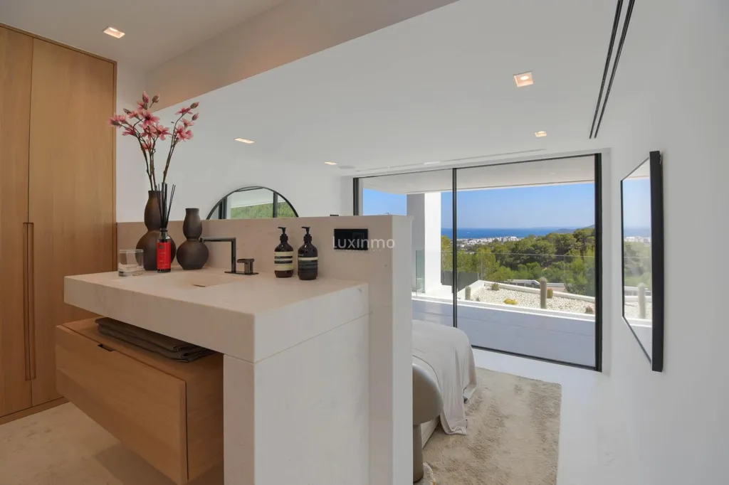 Vannitoad - Modern Villa with Sea Views in Ibiza