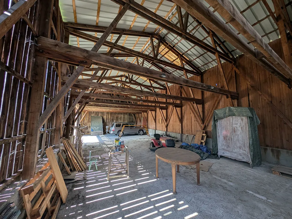 Toad - Hangar with Potential for Expansion in La Buissière