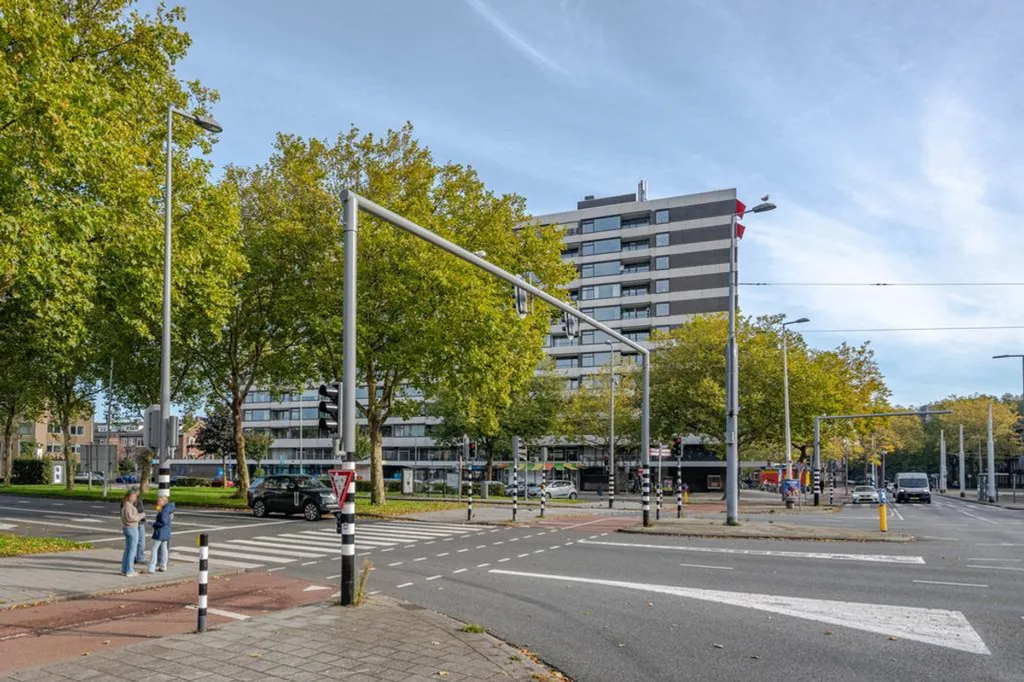 Exterior - 4-Bedroom Flat with Panoramic View in Rotterdam