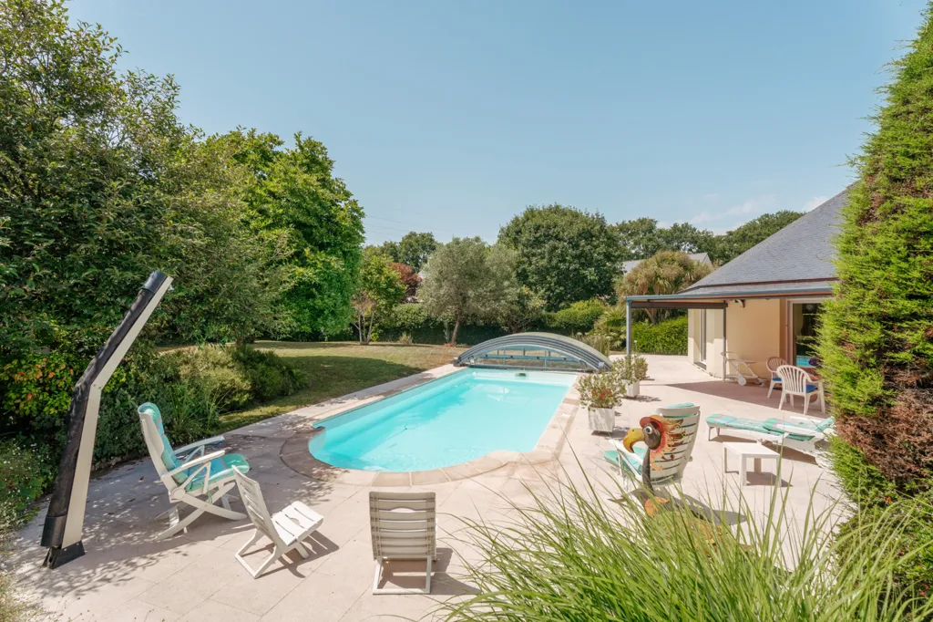 Piscine - Maison Plain-Pied avec Piscine à Saint-Avé