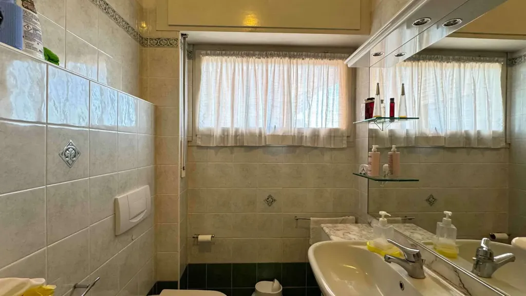 Salles de bain - Apartment with Panoramic View in Appiano Gentile