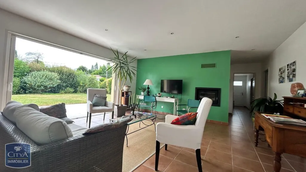 Séjour - Villa Indépendante avec Terrasses à Cuisery