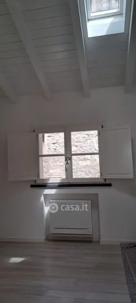 Rooms - Elegant Trilocale with Private Patio in Como