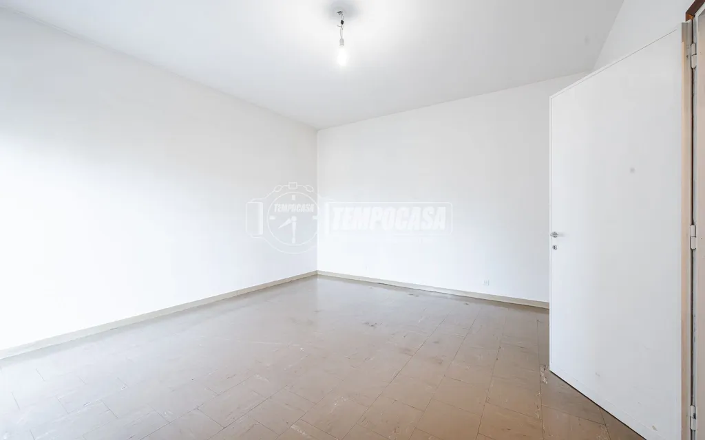 Toad - Two-Bedroom Apartment with Balconies in Modena