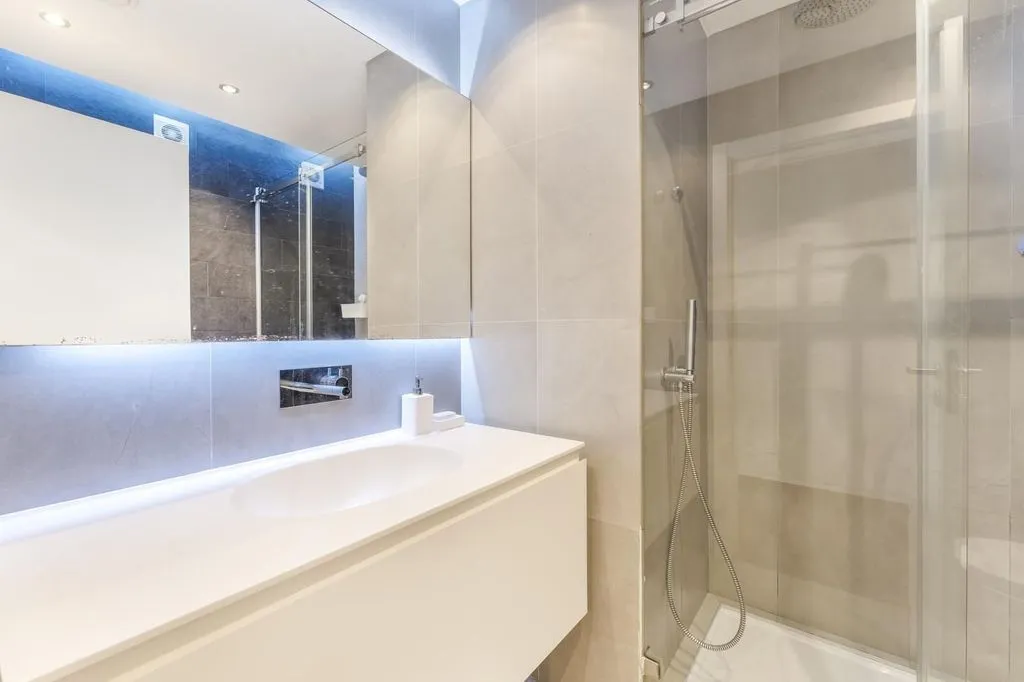 Vannitoad - Luxury Flat with City Views in Parede