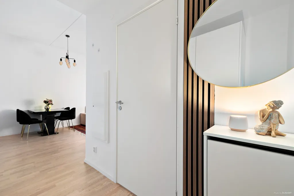 Hallway - 2-Bedroom Apartment with Balcony in Bromstensstaden