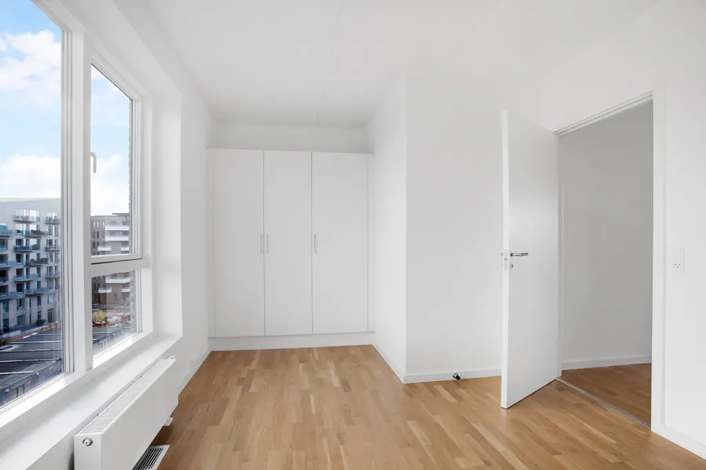 Pièces - 2-Bedroom Apartment with South-Facing Balcony