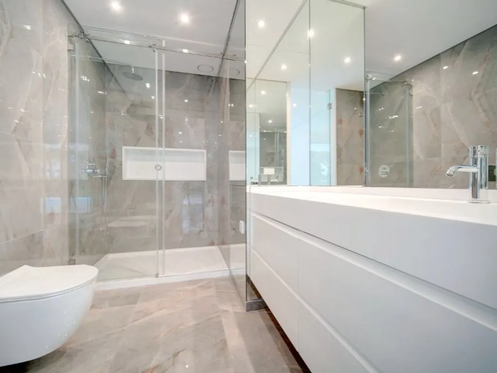Vannitoad - Contemporary Villa with Golf View in Almada