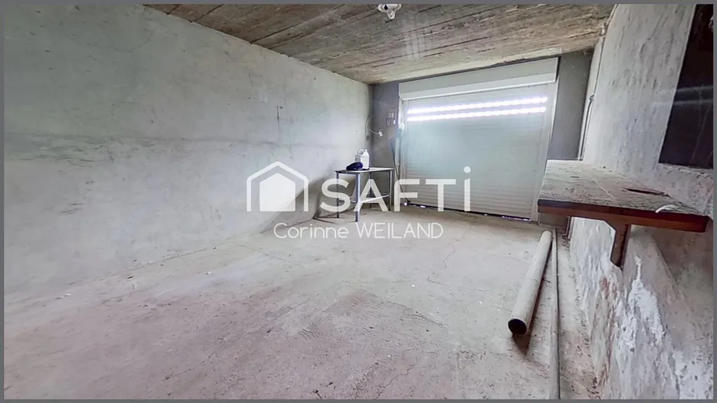 Garage - 6-Piece House with Potential in Landroff