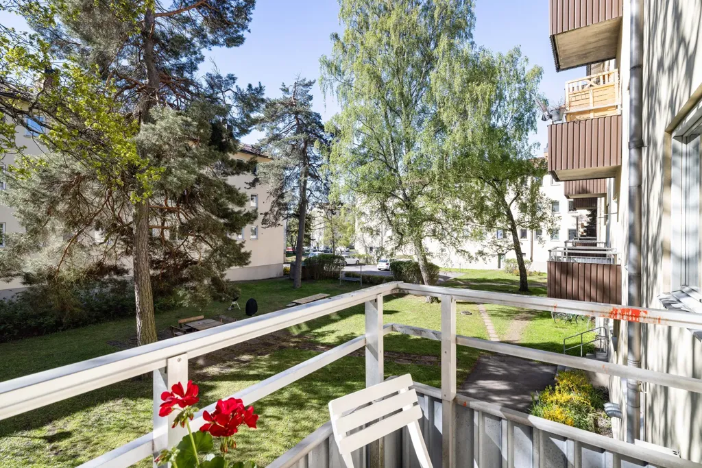 Rõdu - Bright Apartment with Balcony in Hammarbyhöjd