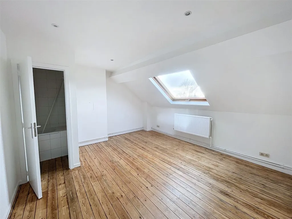 Pièces - Immeuble Mixte avec Commerces à Uccle