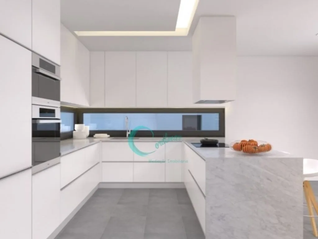 Cuisine - 3-Bedroom Apartment with Balcony in Corroios