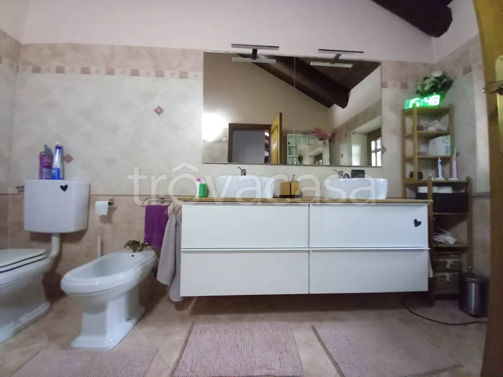 Salles de bain - Rustic Triplex with Balcony in Feletto