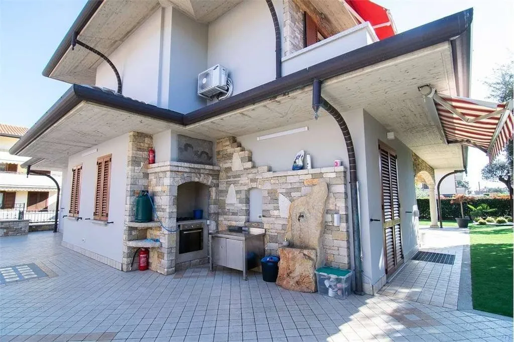 Terrace - Luxury Villa with Private Garden in Boltiere