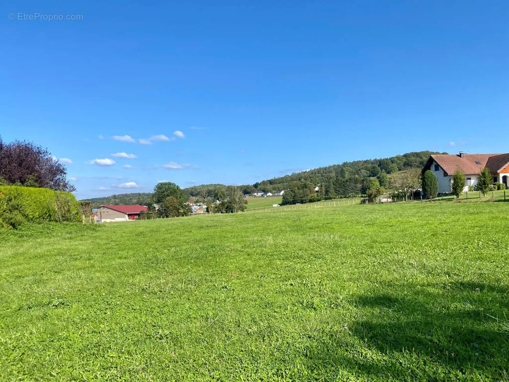 Aed - Buildable Plot with Garden near Étalans
