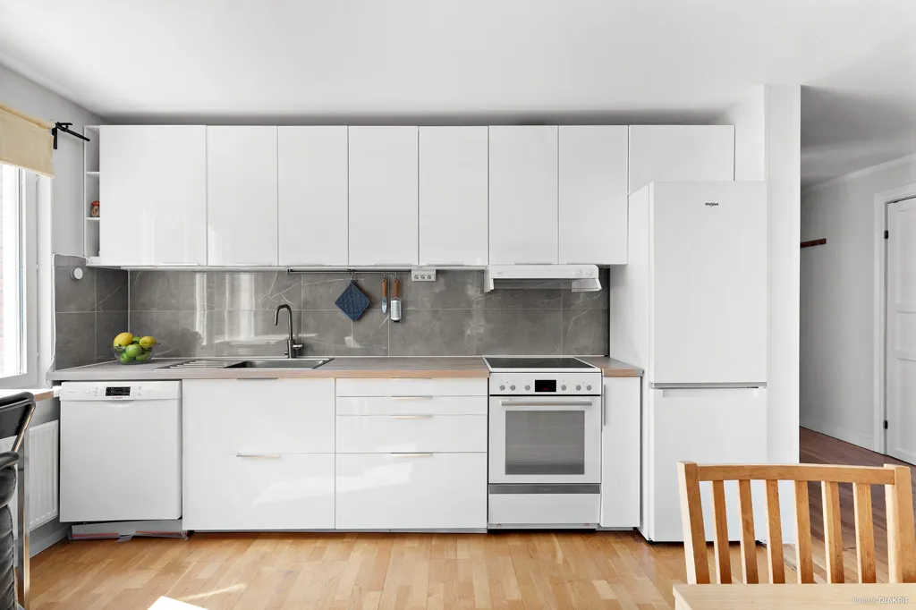 Cuisine - Thoughtfully Designed 3-Bed Flat with Balcony in Sävja