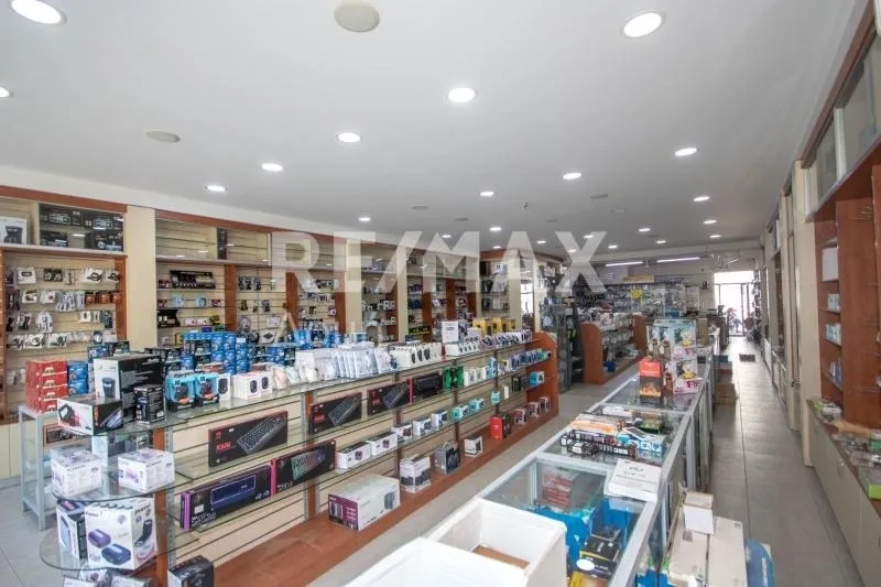 Toad - Commercial Space with Parking in Volos