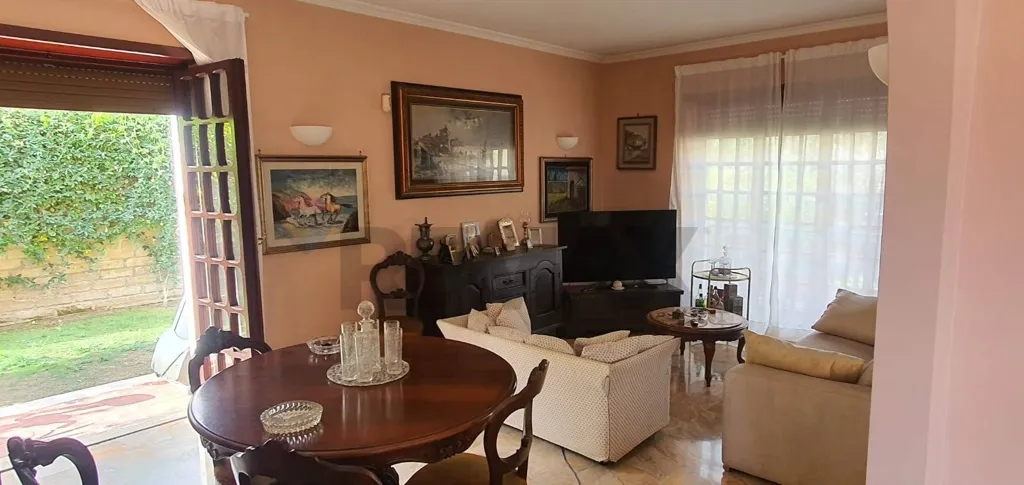 16-room house in IT