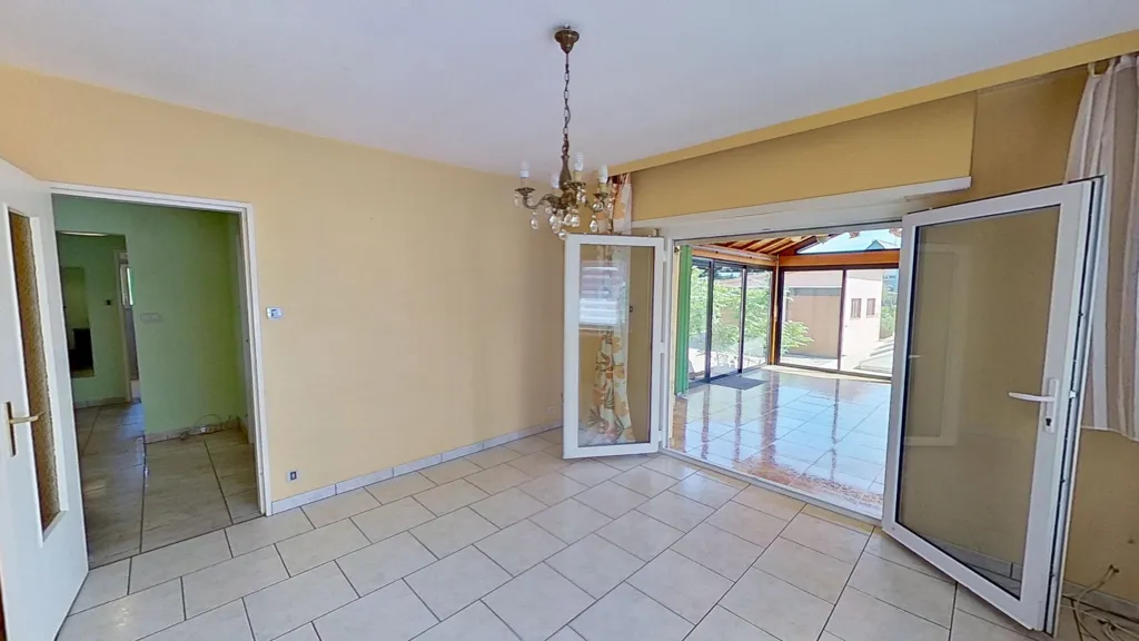 Living Room - Spacious Ground Floor House with Pool in Hombourg