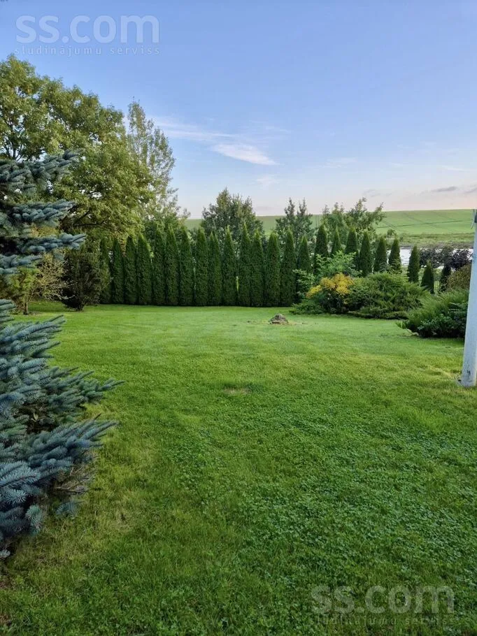 Aed - House with River View in Bauska District