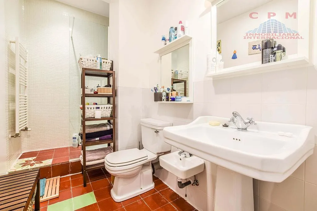 Salles de bain - Reformed Apartment with Balcony in Chueca