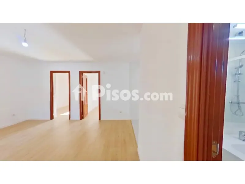 Toad - Three-Bedroom Flat with Ascensor in Puente de Vallecas