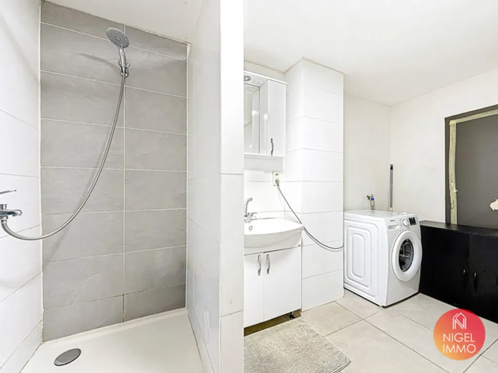 Salles de bain - Immeuble Mixte à Wandre avec Revenus Locatifs