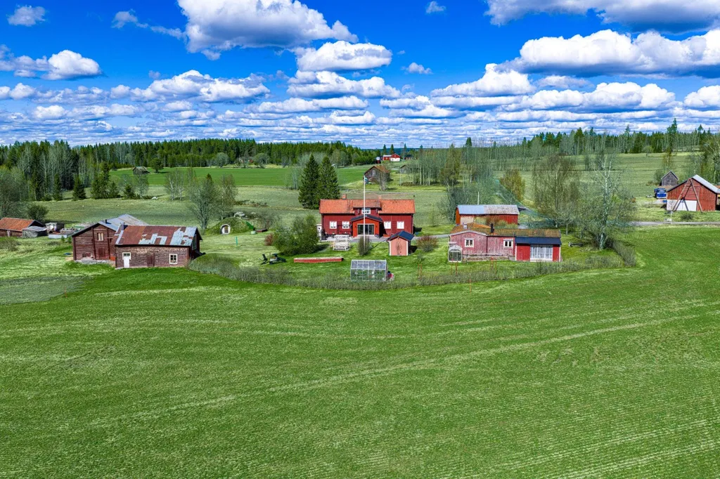 Õhuvaade - Farm with Land near Ås, Jämtland