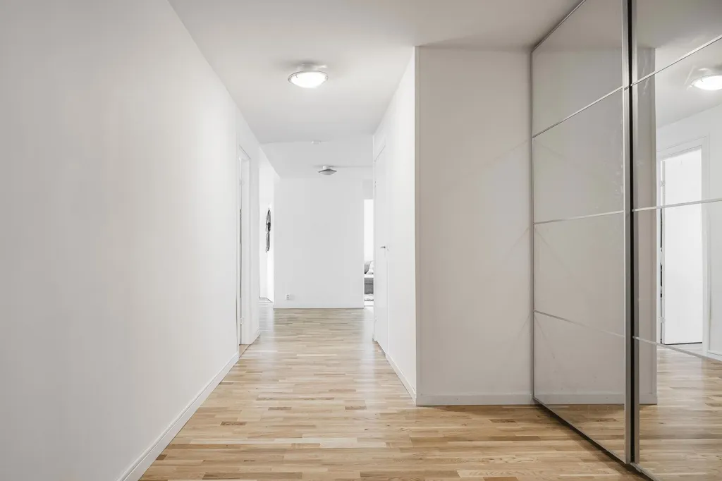 Entrée - Apartment with Renovated Kitchen in Central Norr