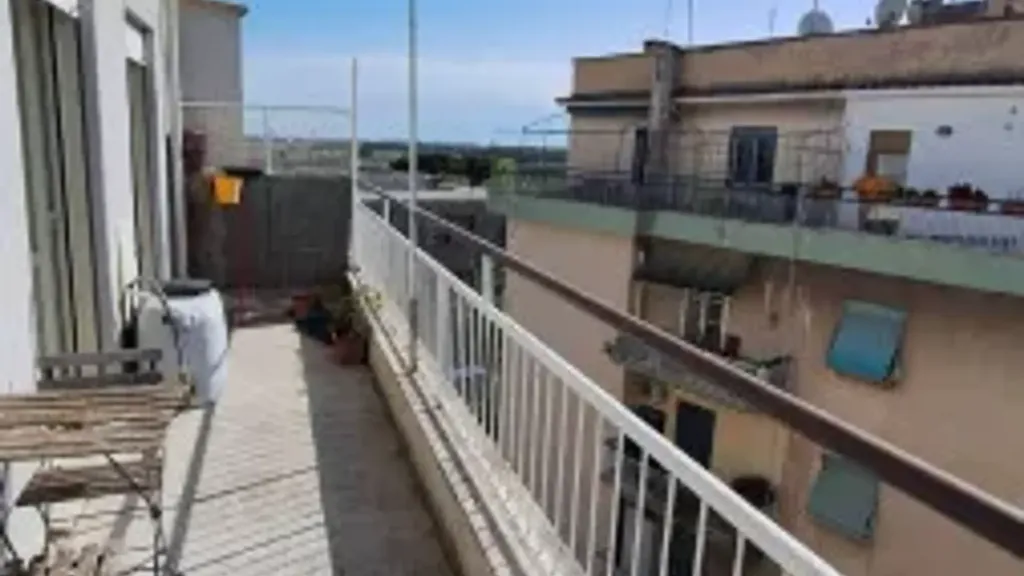 Rõdu - Shared Flat with Terrace in Ardeatino, Rome