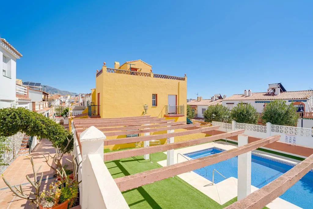Piscine - Corner Semi-detached with Pool in Las Lagunas