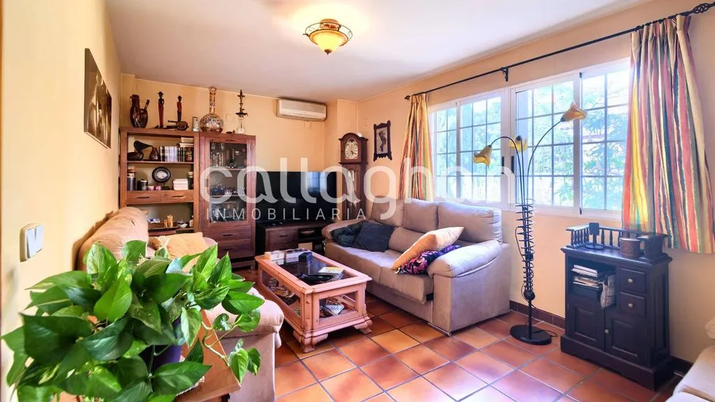 Living Room - Luxury Detached House with Pool in Paterna