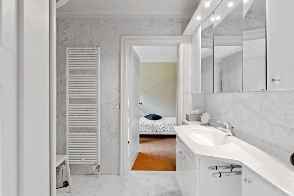 Bathrooms - Villa with Pool in Brasschaat Centre