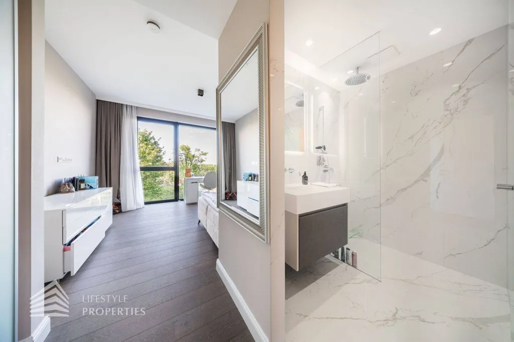 Salles de bain - 4-Bedroom Apartment with Panoramic Balcony in Vienna