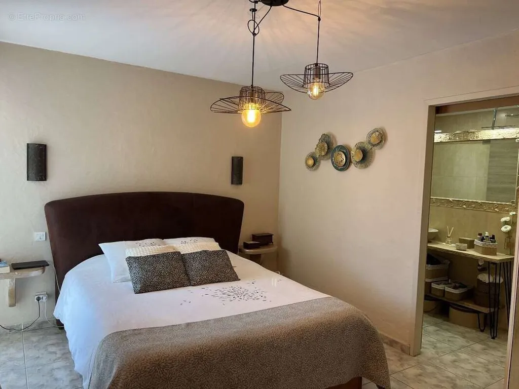 Chambres - Villa avec Espace Bien-être et Chalet à Pézenas