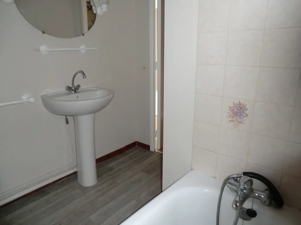 Salles de bain - Appartement avec Ascenseur et Parking à Limoges
