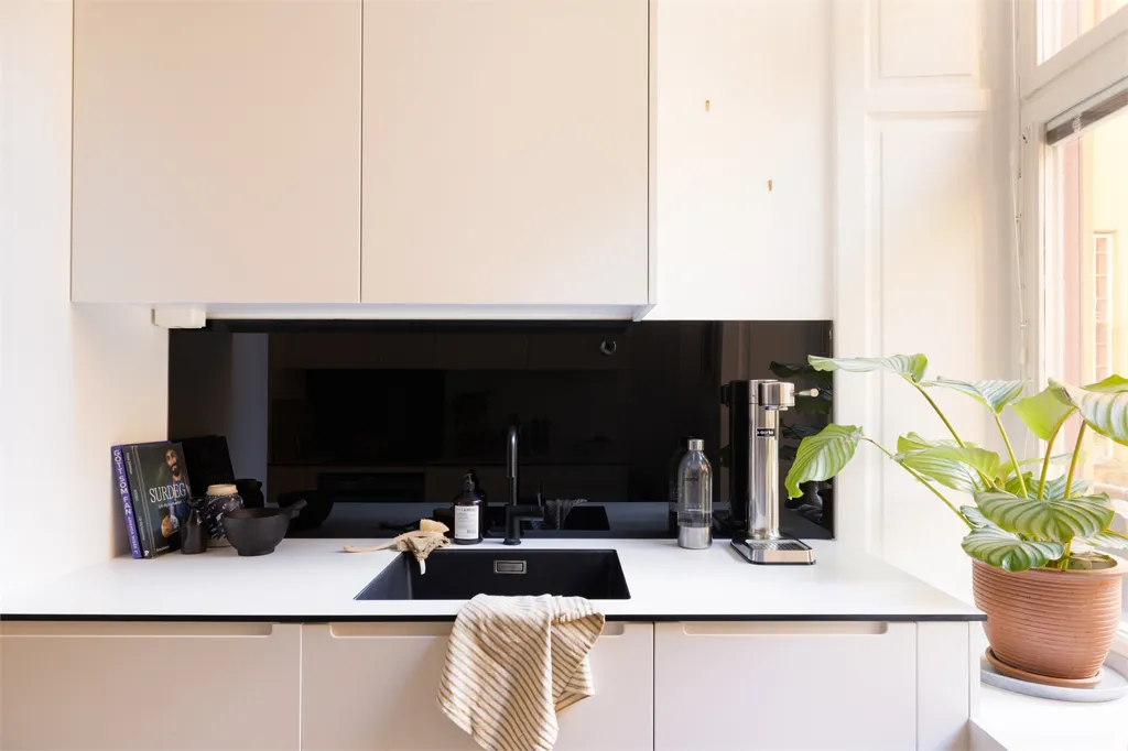 Kitchen - Charming 2-Bedroom Flat with Garden in Vasastan