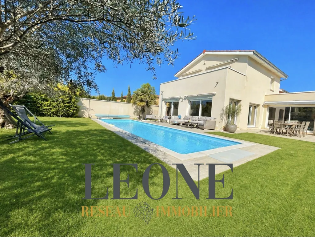 Extérieur - Villa Contemporaine avec Piscine au Calme