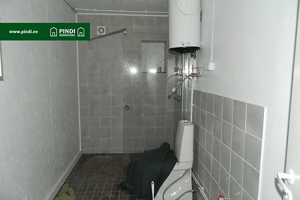 Salles de bain - Local commercial à Tapa vald
