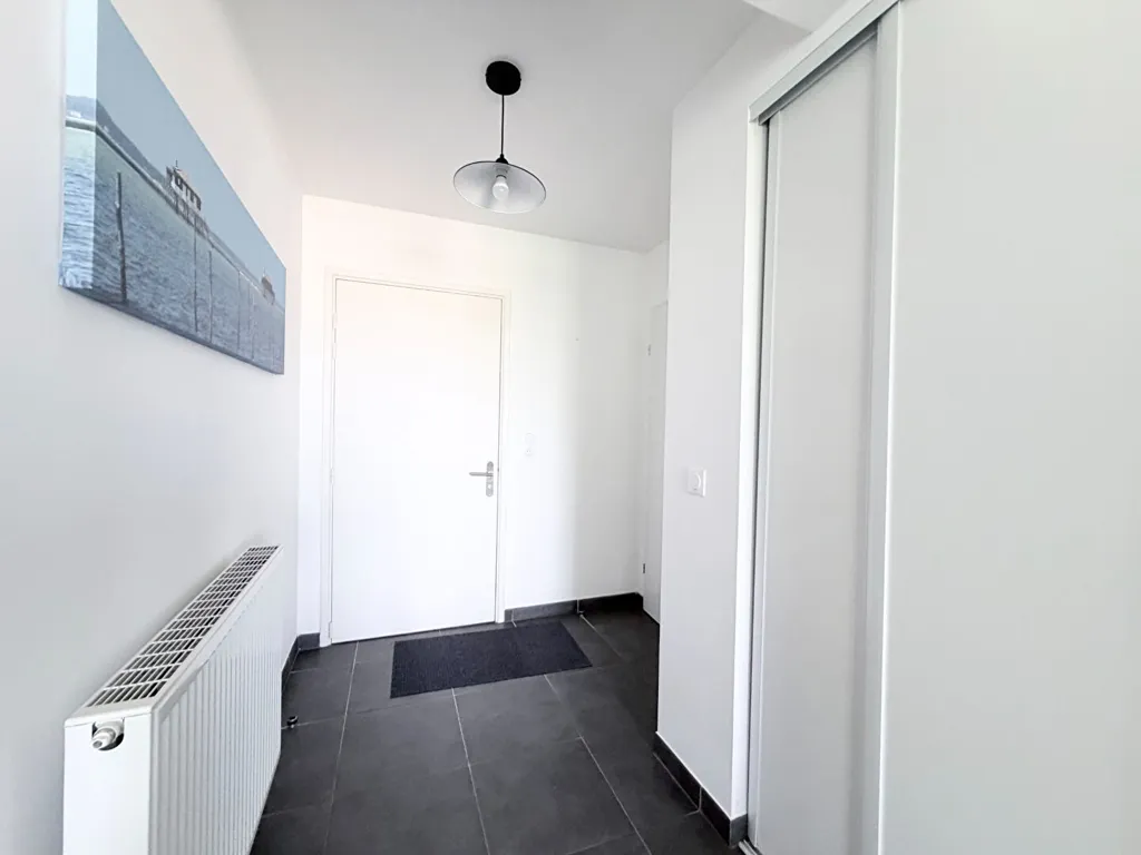 Hallway - Bright T3 Apartment with Terrace in Pessac Centre