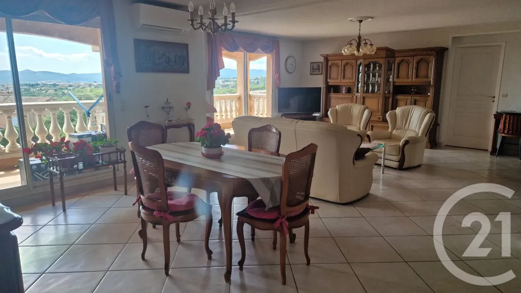 Söögituba - Penthouse with Sea View in Fréjus