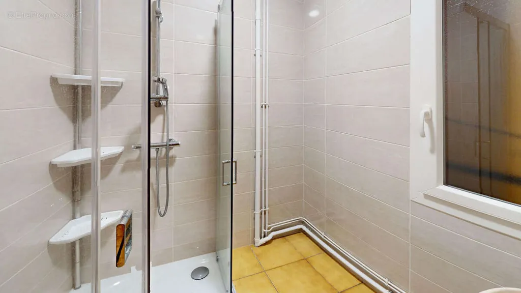 Salles de bain - Maison avec Jardin et Garage à Limoux