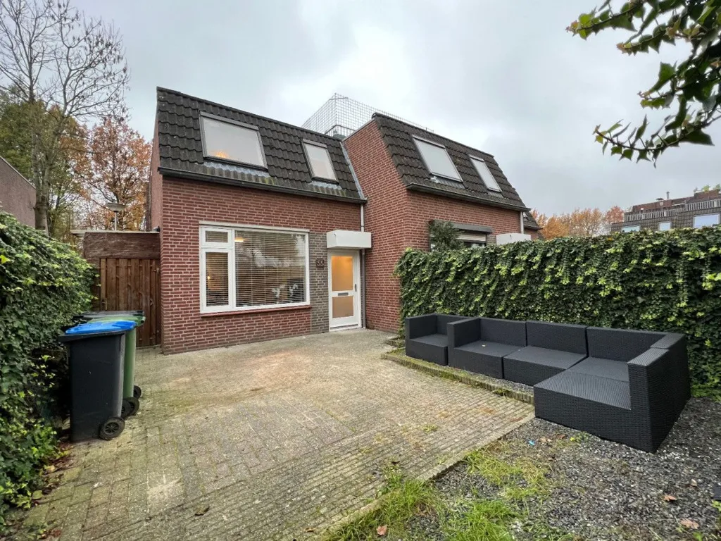Aed - Fully Renovated End-Unit in Heerlen