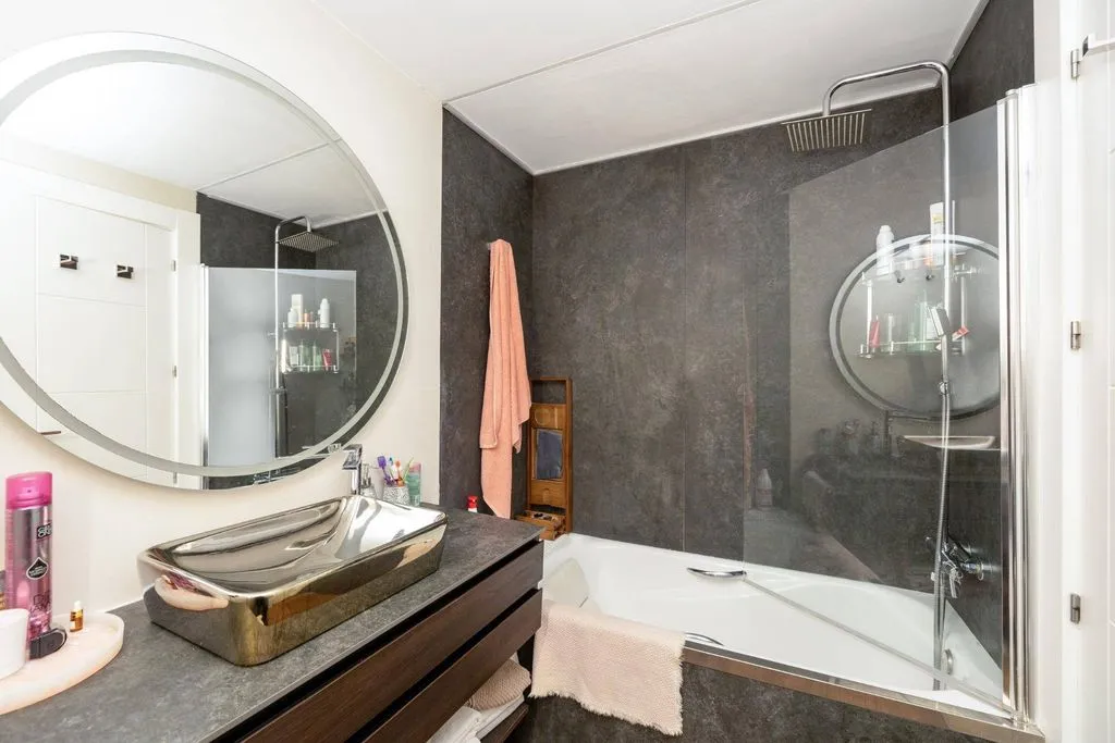Vannitoad - Luxury Flat with Balcony in Granada