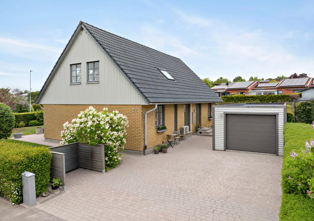 Välivaade - Corner Plot Villa with Garden in Västerdala