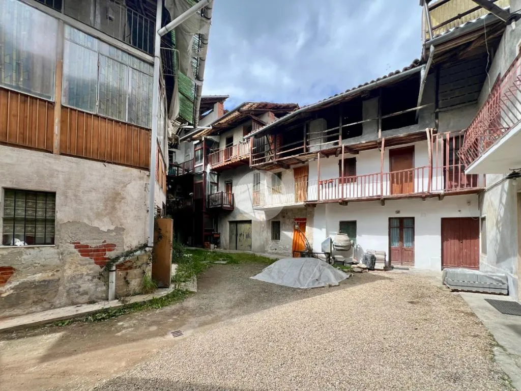 Giardino - Casa di corte da ristrutturare con box a Balangero