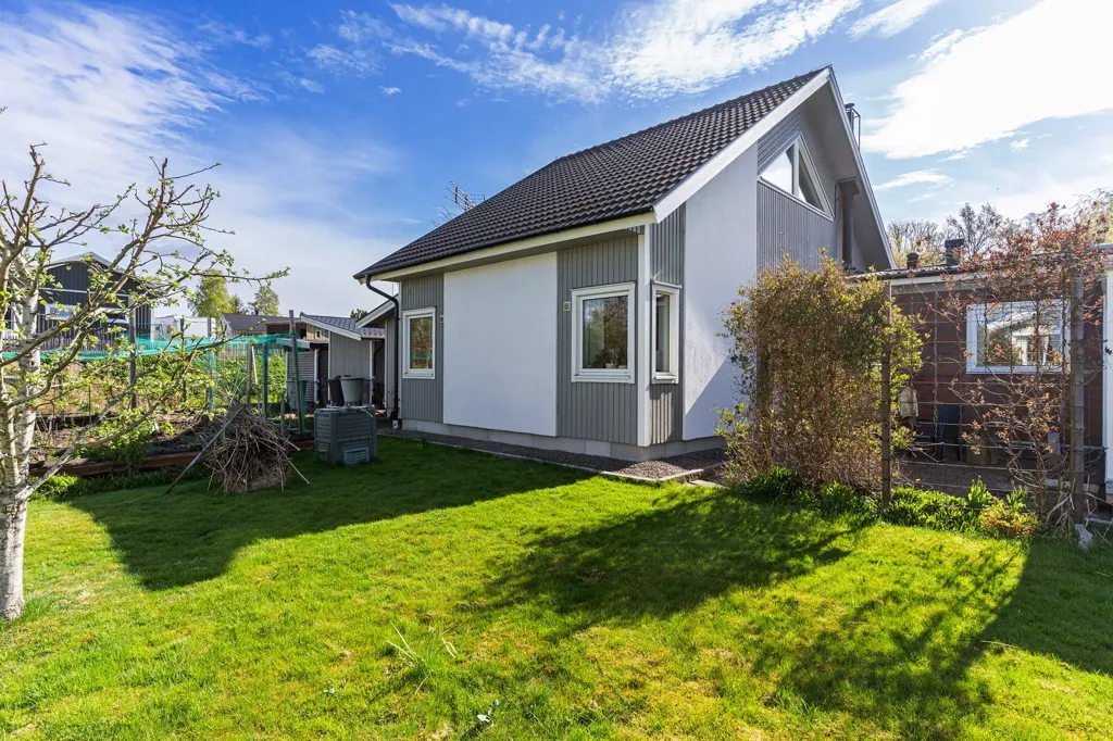 Jardin - Renovated House with Garden in Vargön
